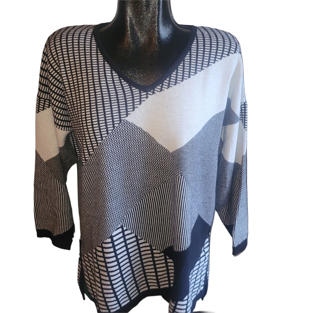 Dana Buchman Stylish Black and White Geometric Abstract Knit Sweater L